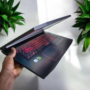 Acer Predator Helios 300 – Gaming & Architecture Haute Performance (17″)